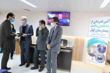 آیین قدردانی از افتخارآفرینان حماسه و ایثار در دوران کرونا ویروس بیمارستان کوثر سمنان99.09.11 